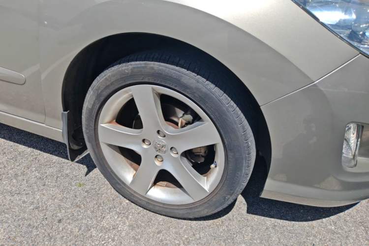 Used Peugeot 408 2011 2.0L Automatic Comfort Edition Right Front Wheel Hub