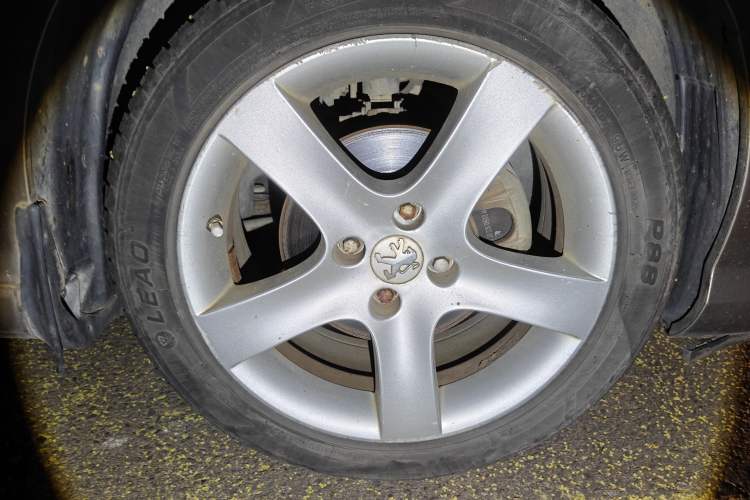 Used Peugeot 408 2011 2.0L Manual Comfort Edition Right Front Wheel Hub