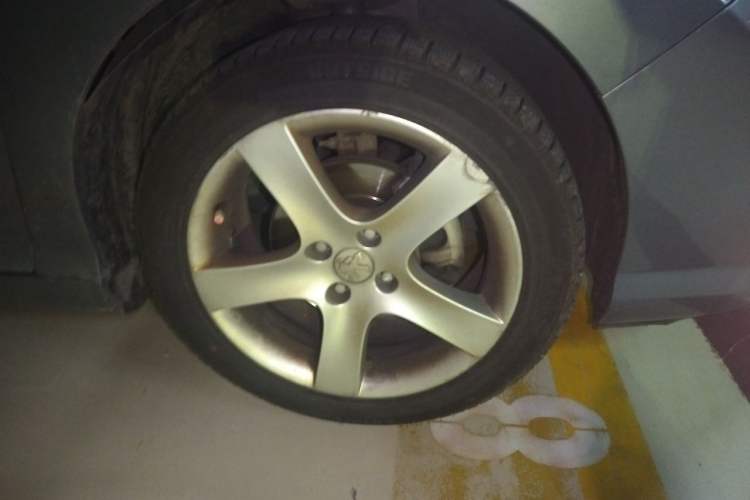 Used Peugeot 408 2011 2.0L Manual Comfort Edition Right Front Wheel Hub