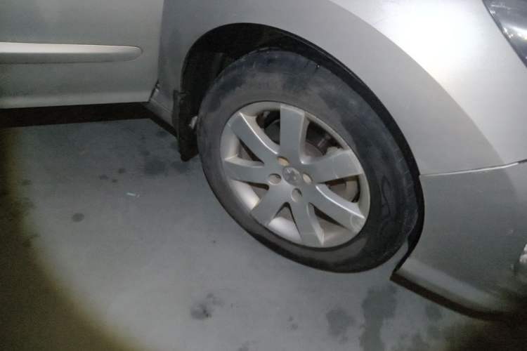 Used Peugeot 408 2011 1.6L Manual Comfort Edition Right Front Wheel Hub