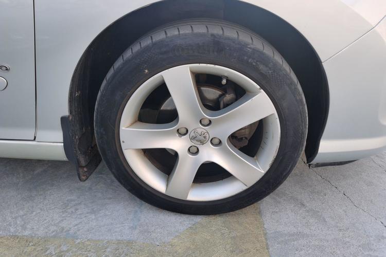Used Peugeot 408 2011 2.0L Automatic Comfort Edition Right Front Wheel Hub