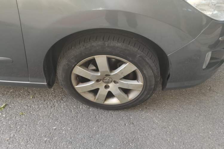 Used Peugeot 408 2011 1.6L Automatic Comfort Edition Right Front Wheel Hub