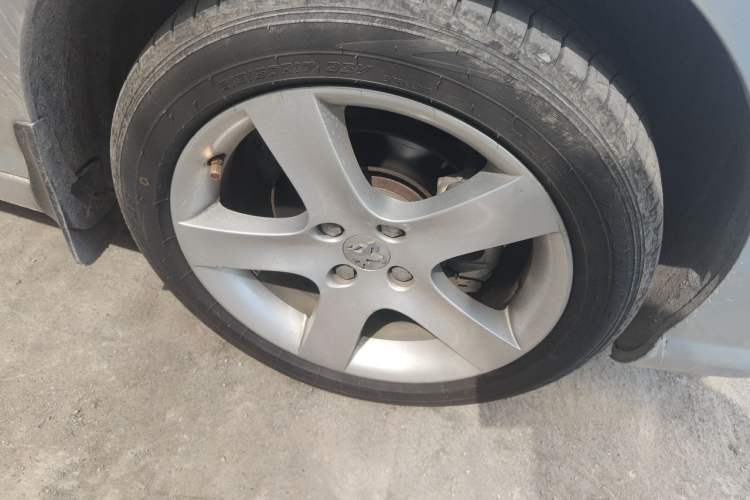 Used Peugeot 408 2011 2.0L Manual Comfort Edition Right Front Wheel Hub