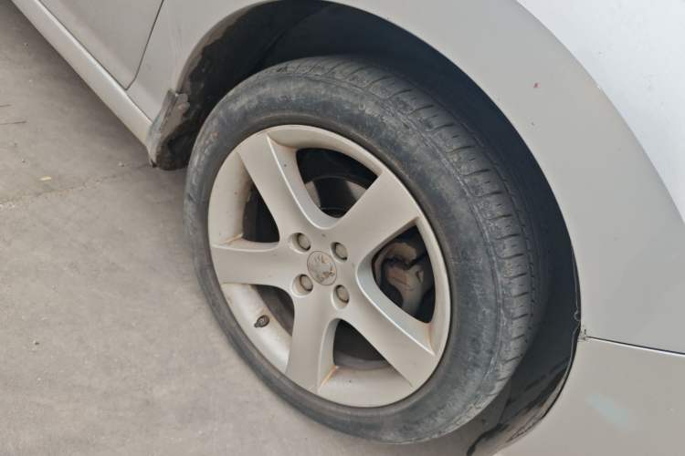 Used Peugeot 408 2011 2.0L Manual Comfort Edition Right Front Wheel Hub