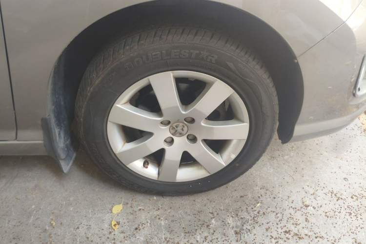 Used Peugeot 408 2011 1.6L Manual Comfort Edition Right Front Wheel Hub