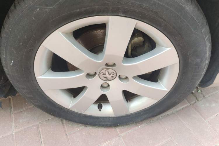 Used Peugeot 408 2011 1.6L Manual Comfort Edition Right Front Wheel Hub