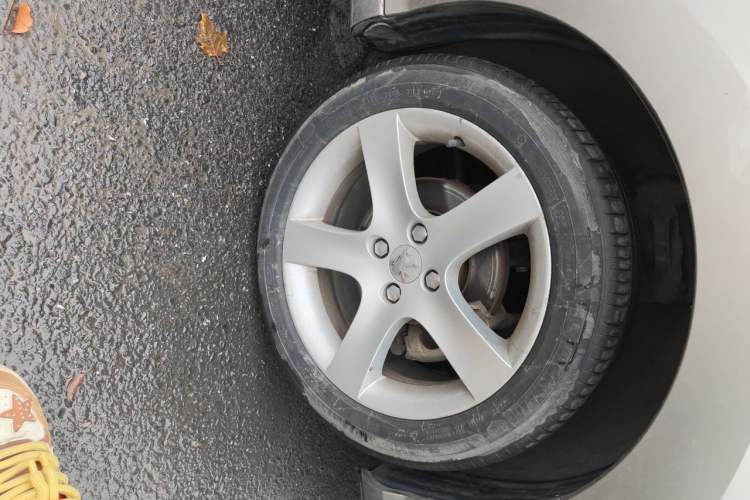 Used Peugeot 408 2011 2.0L Manual Comfort Edition Right Front Wheel Hub