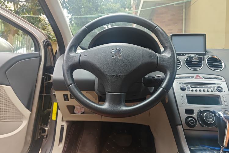 Used Peugeot 408 2011 2.0L Automatic Luxury Edition Steering Wheel