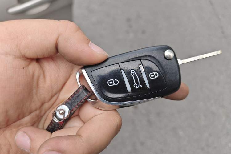 Used Peugeot 408 2011 2.0L Manual Comfort Edition Vehicle Key