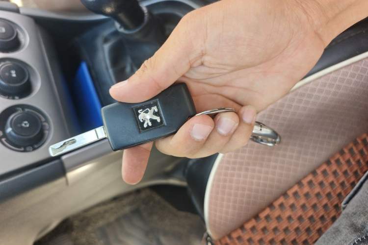 Used Peugeot 408 2011 1.6L Manual Comfort Edition Vehicle Key