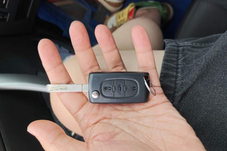 Used Peugeot 408 2011 2.0L Manual Comfort Edition Vehicle Key