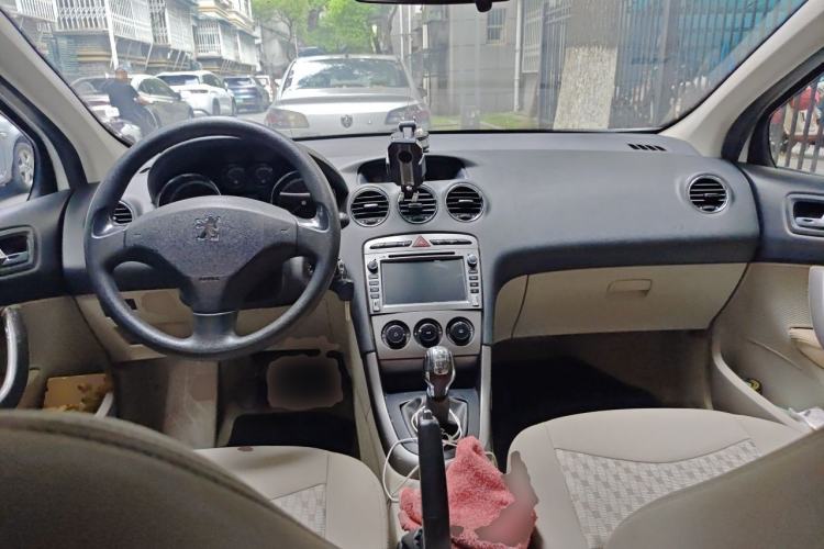 Used Peugeot 408 2011 1.6L Manual Comfort Edition Center Console