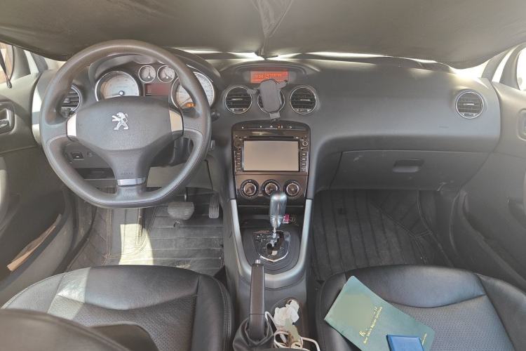 Used Peugeot 408 2011 2.0L Automatic Comfort Edition Center Console
