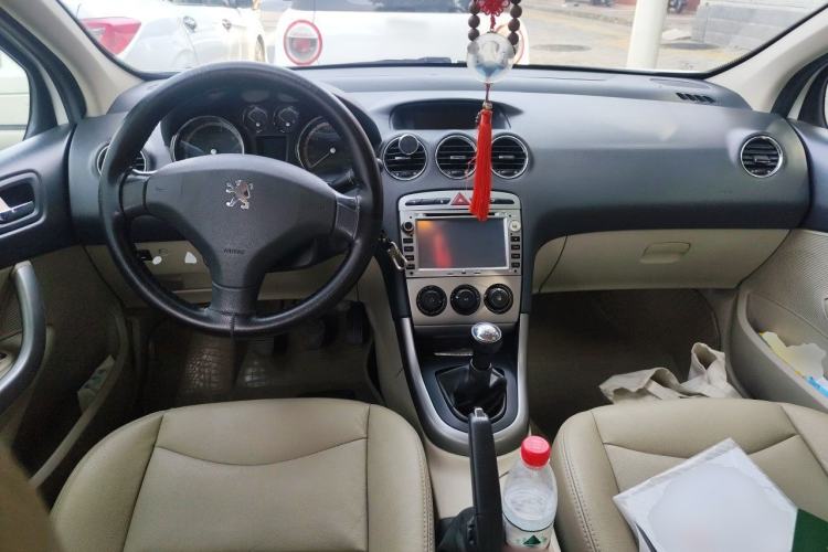 Used Peugeot 408 2011 2.0L Manual Comfort Edition Center Console