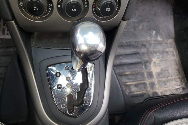 Used Peugeot 408 2011 2.0L Automatic Comfort Edition Gear Lever