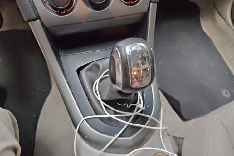 Used Peugeot 408 2011 1.6L Manual Comfort Edition Gear Lever