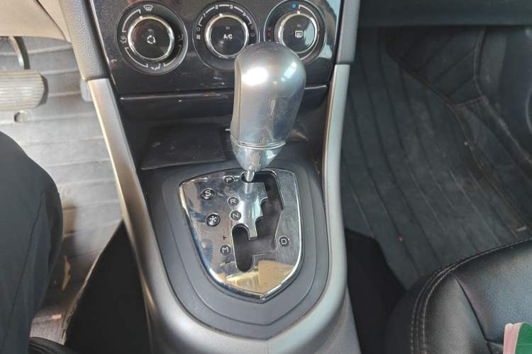 Used Peugeot 408 2011 2.0L Automatic Comfort Edition Gear Lever