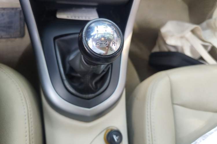 Used Peugeot 408 2011 2.0L Manual Comfort Edition Gear Lever