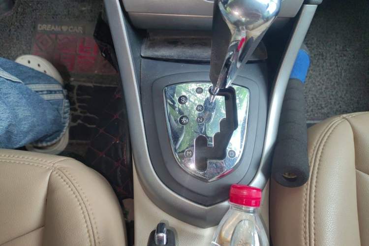Used Peugeot 408 2011 2.0L Automatic Comfort Edition Gear Lever