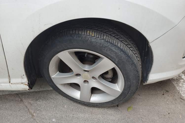Used Peugeot 408 2011 2.0L Automatic Comfort Edition Right Front Wheel Hub