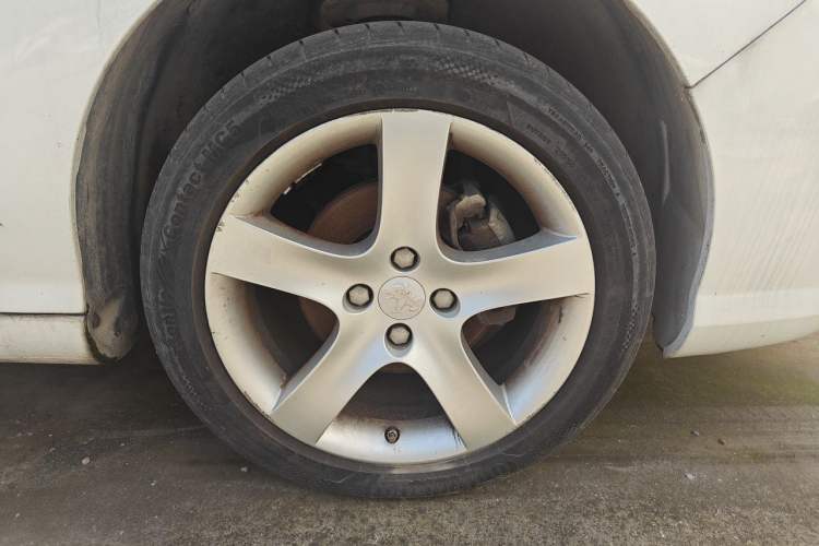 Used Peugeot 408 2011 2.0L Automatic Comfort Edition Right Front Wheel Hub