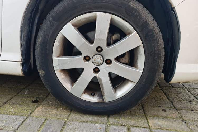Used Peugeot 408 2011 1.6L Manual Comfort Edition Right Front Wheel Hub