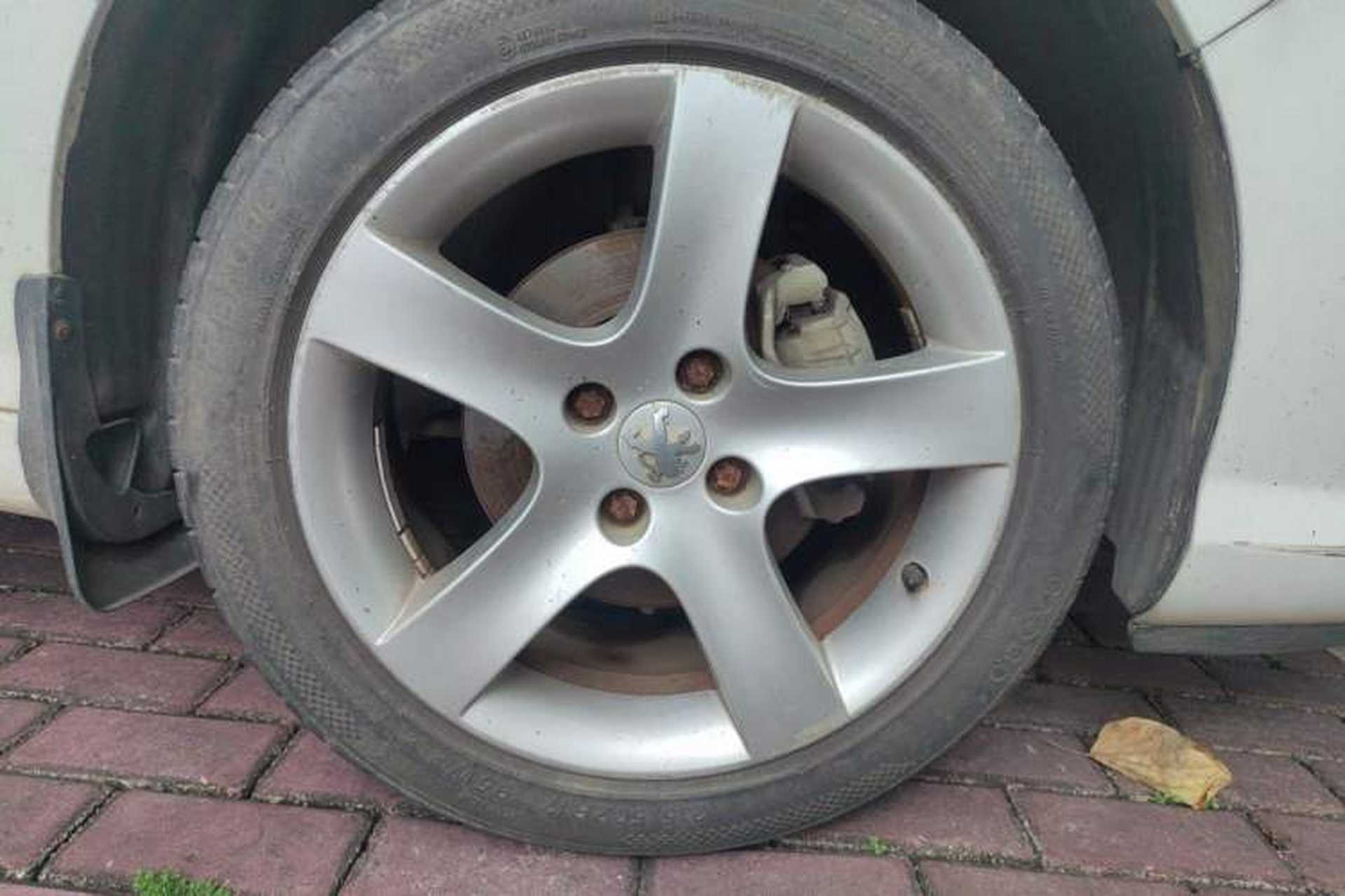 Used Peugeot 408 2011 2.0L Automatic Comfort Edition Right Front Wheel Hub