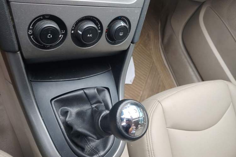 Used Peugeot 408 2011 2.0L Automatic Comfort Edition Gear Lever