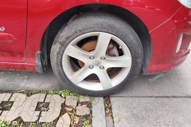 Used Peugeot 408 2012 2.0L Roland Garros Edition Right Front Wheel Hub
