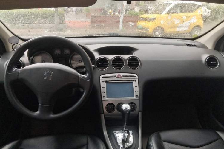 Used Peugeot 408 2012 2.0L Roland Garros Edition Center Console