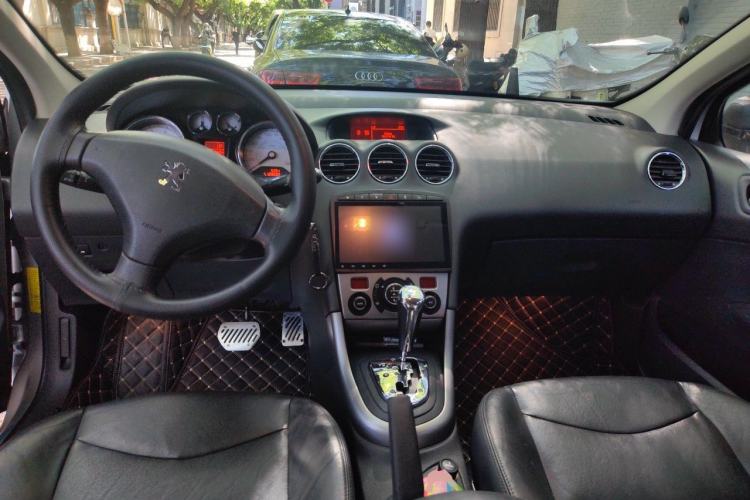 Used Peugeot 408 2012 2.0L Roland Garros Edition Center Console