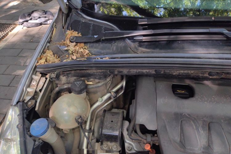 Used Peugeot 408 2012 2.0L Roland Garros Edition Engine Bay Right