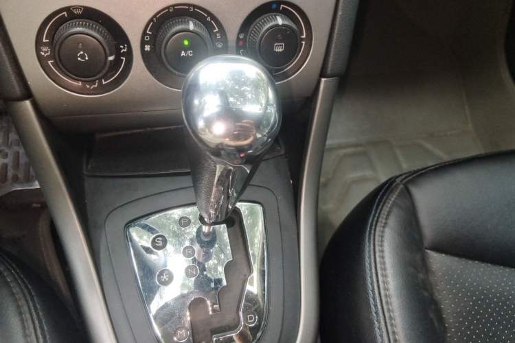 Used Peugeot 408 2012 2.0L Roland Garros Edition Gear Lever