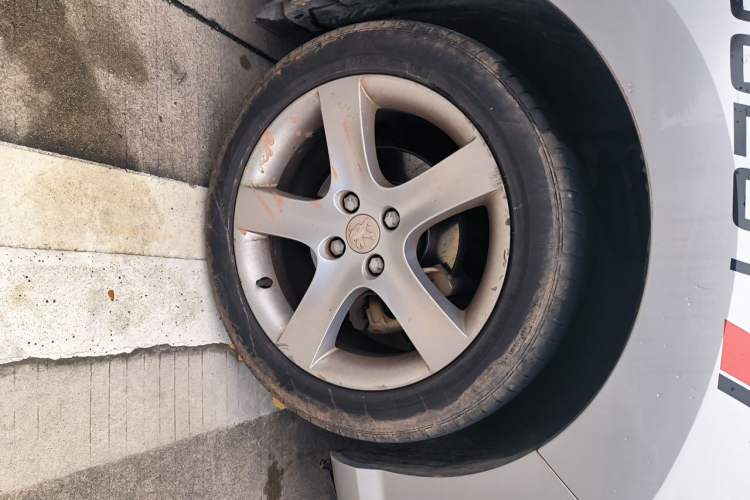Used Peugeot 408 2012 2.0L Roland Garros Edition Right Front Wheel Hub