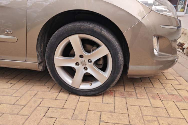 Used Peugeot 408 2012 2.0L Roland Garros Edition Right Front Wheel Hub