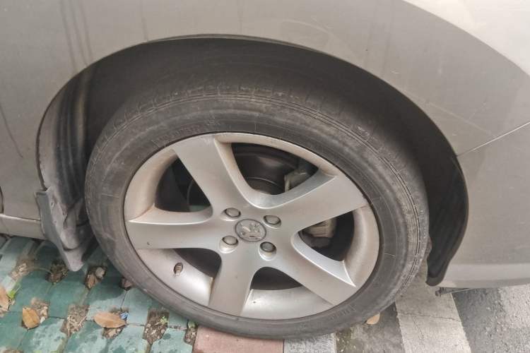Used Peugeot 408 2012 2.0L Roland Garros Edition Right Front Wheel Hub