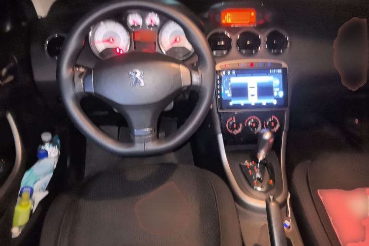 Used Peugeot 408 2013 1.6L Automatic Comfort Edition Center Console