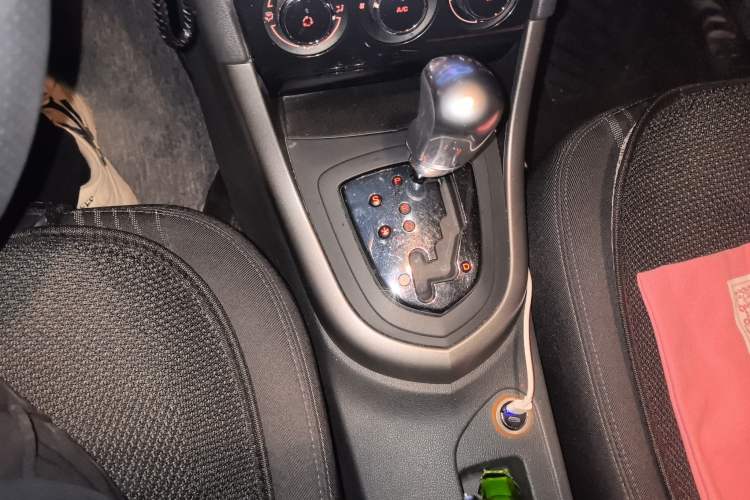 Used Peugeot 408 2013 1.6L Automatic Comfort Edition Gear Lever
