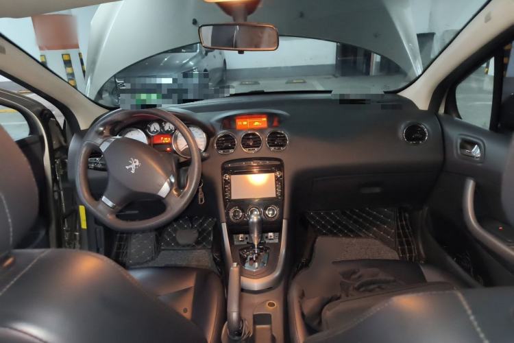 Used Peugeot 408 2013 2.0L Automatic Comfort Edition Center Console