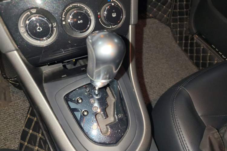 Used Peugeot 408 2013 2.0L Automatic Comfort Edition Gear Lever