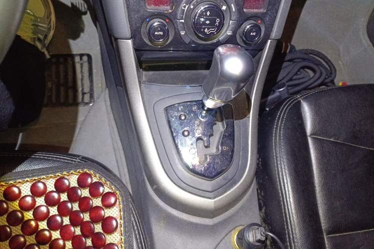 Used Peugeot 408 2013 2.0L Automatic Luxury Edition Gear Lever