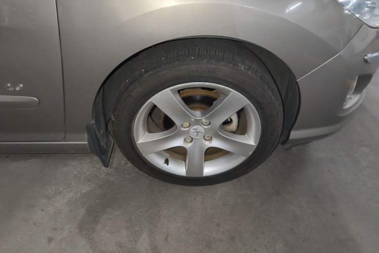 Used Peugeot 408 2013 2.0L Automatic Comfort Edition Right Front Wheel Hub