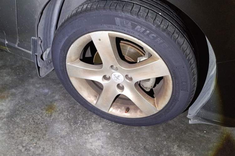 Used Peugeot 408 2013 2.0L Automatic Luxury Edition Right Front Wheel Hub
