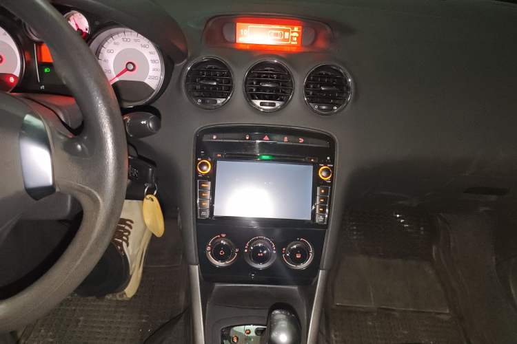 Used Peugeot 408 2013 2.0L Automatic Comfort Edition Audio And AC Panel