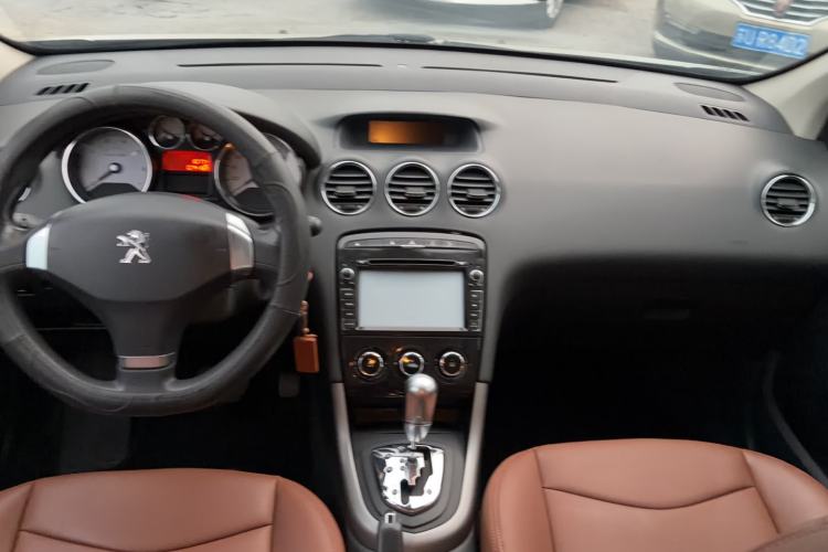 Used Peugeot 408 2013 1.6L Automatic Comfort Edition Center Console