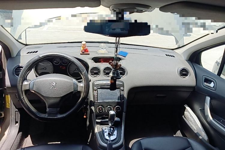 Used Peugeot 408 2013 2.0L Automatic Comfort Edition Center Console