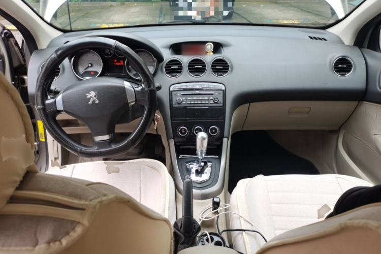 Used Peugeot 408 2013 2.0L Automatic Comfort Edition Center Console
