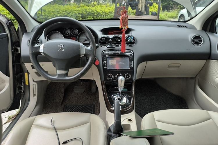 Used Peugeot 408 2013 2.0L Automatic Comfort Edition Center Console