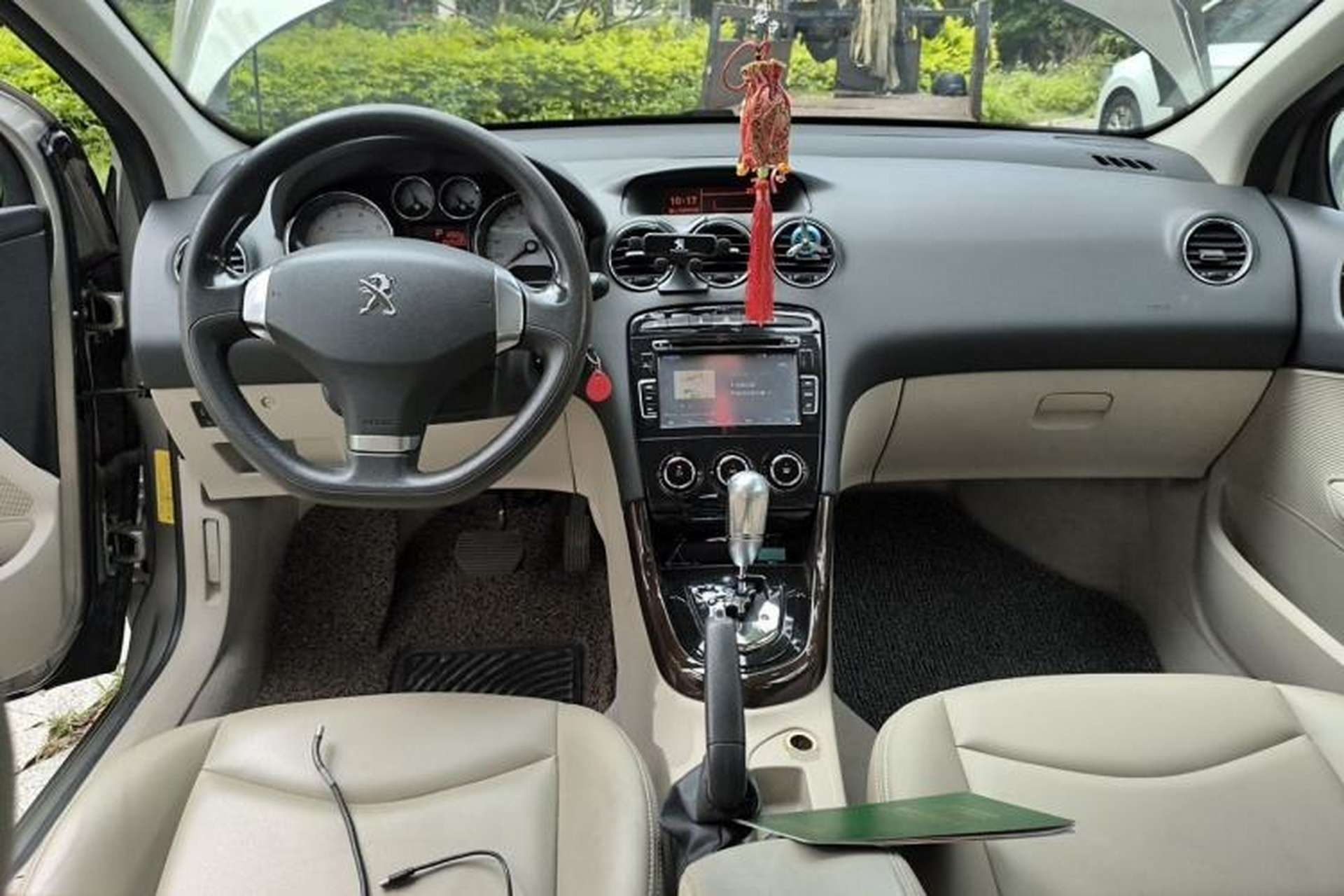 Used Peugeot 408 2013 2.0L Automatic Comfort Edition Center Console