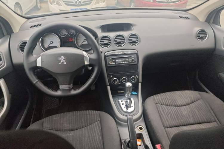 Used Peugeot 408 2013 2.0L Automatic Comfort Edition Center Console